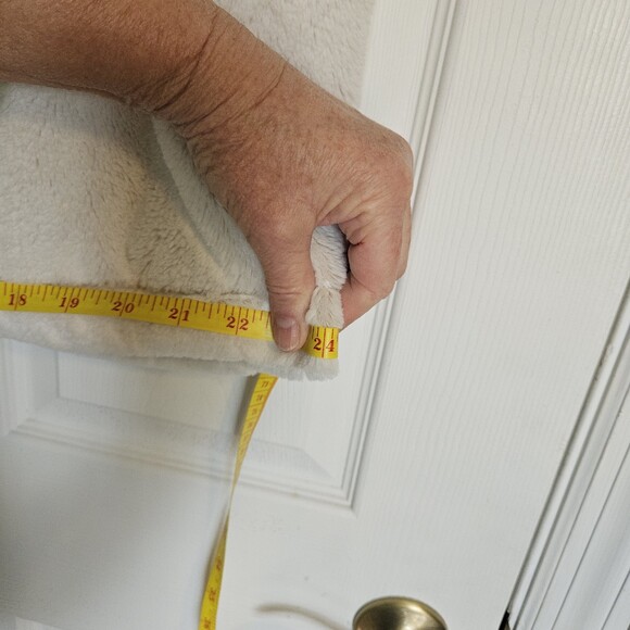 White Winter Vest **See photos for measurements** Large -XL - Picture 5 of 12